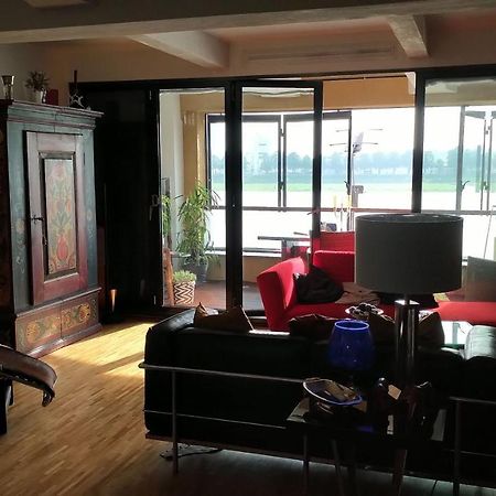 Grosszuegiges Zimmer Mit Badezimmer In Rheinwohnung Köln Exterior foto