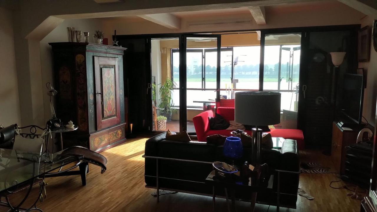 Grosszuegiges Zimmer Mit Badezimmer In Rheinwohnung Köln Exterior foto
