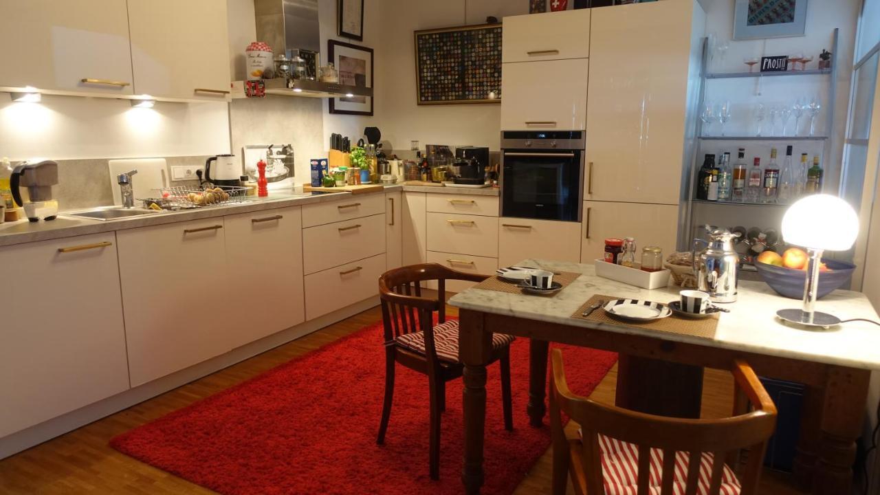 Grosszuegiges Zimmer Mit Badezimmer In Rheinwohnung Köln Exterior foto