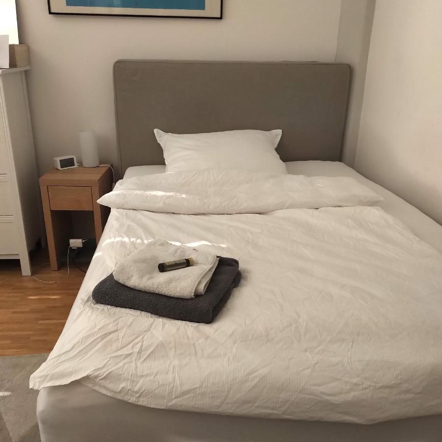 Grosszuegiges Zimmer Mit Badezimmer In Rheinwohnung Köln Exterior foto